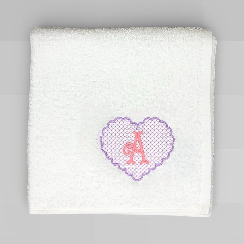 Рушник з монограмою на Літера на Ажурному серці